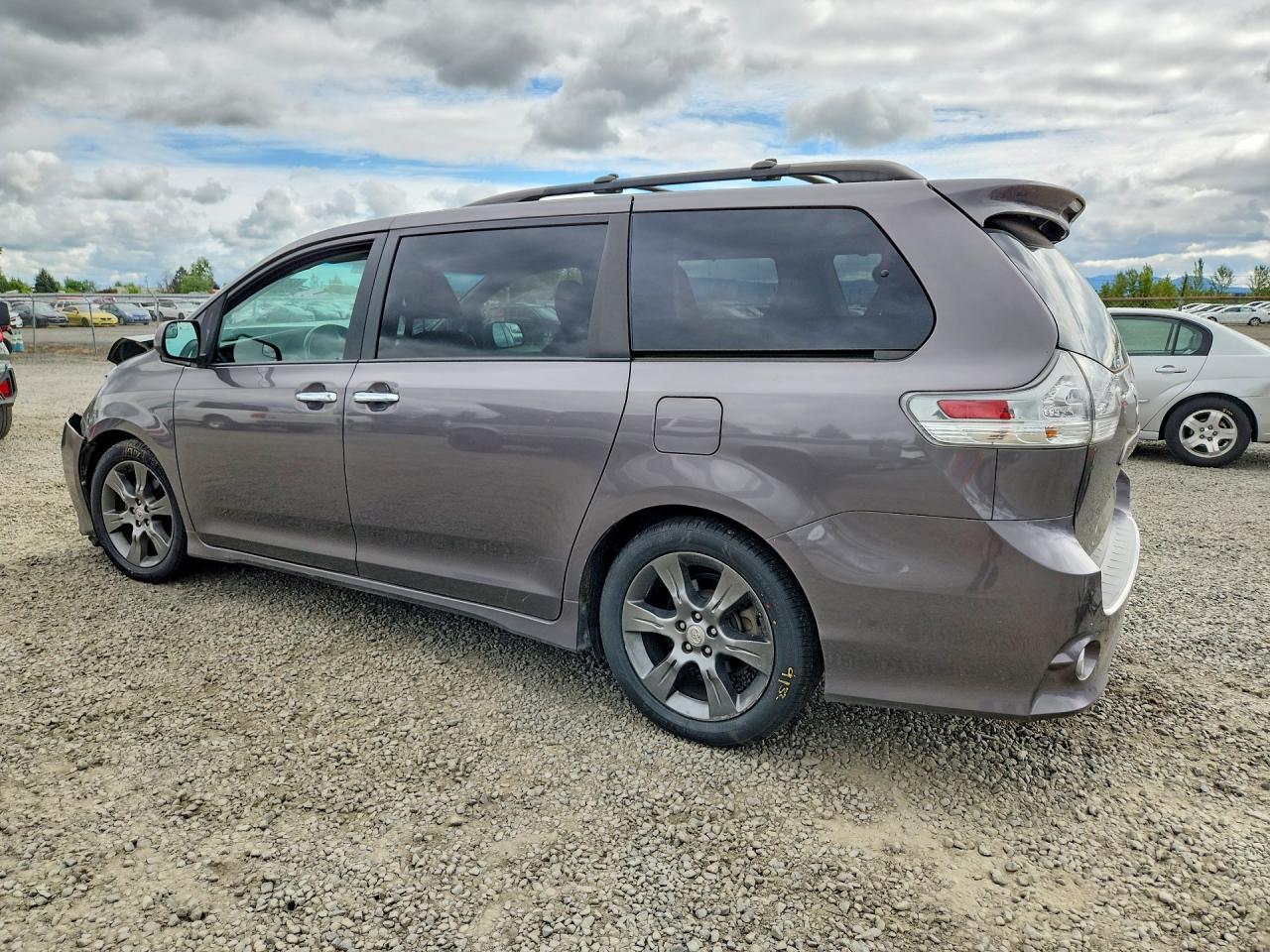 2015 Toyota Sienna Sport - Фото 2