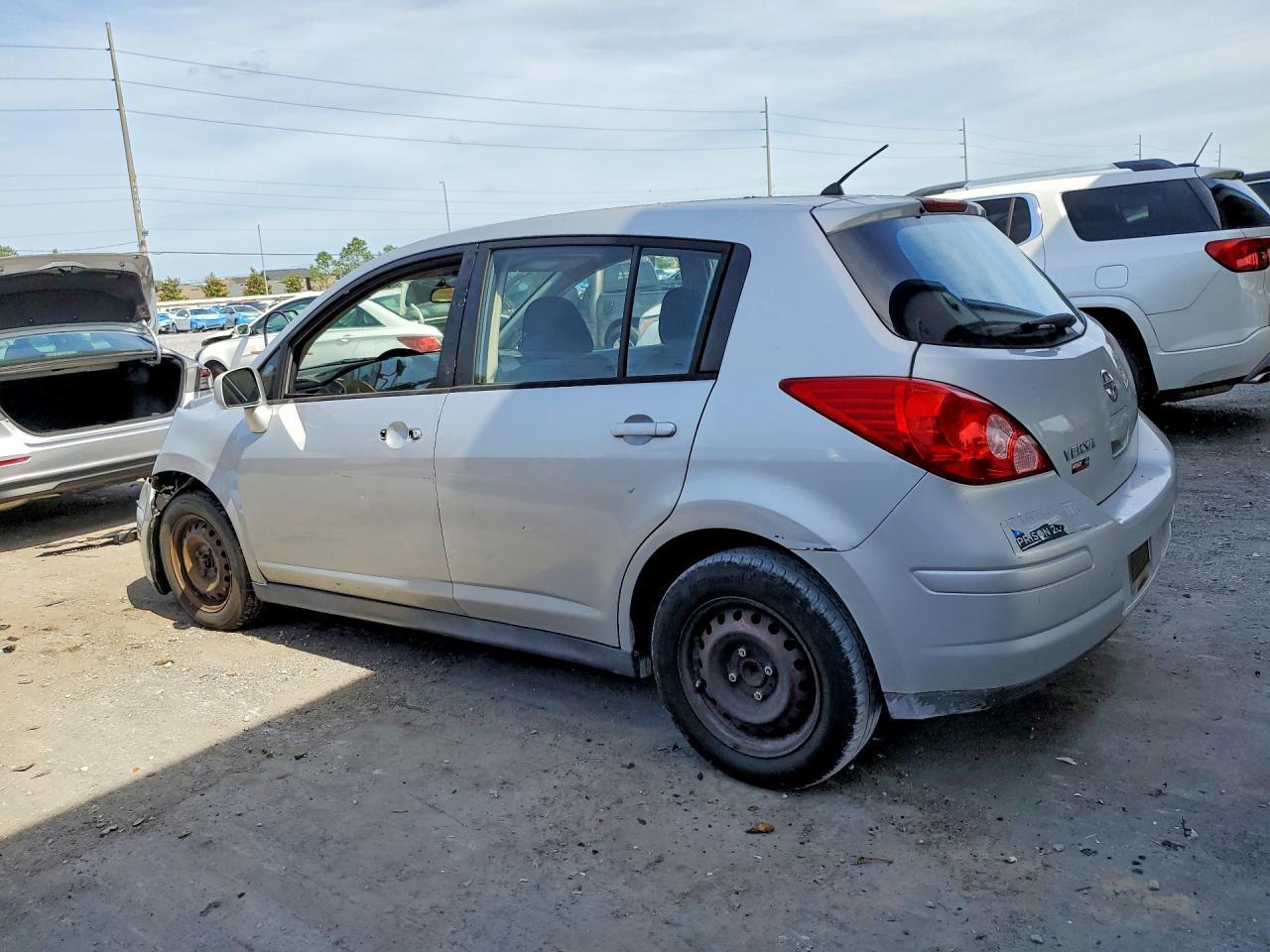 2008 Nissan Versa 1.8 S - Image 2