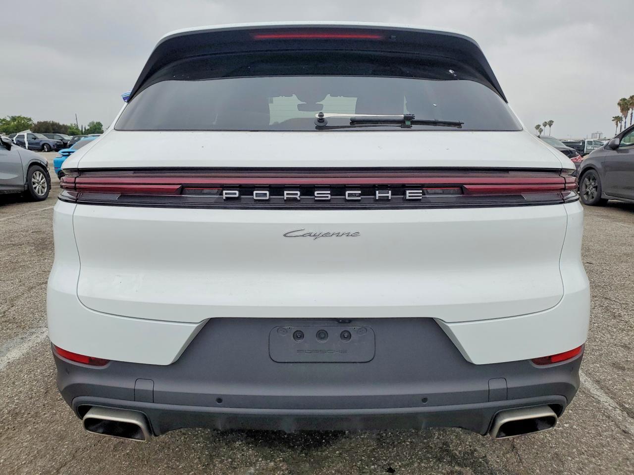 2025 Porsche Cayenne - Image 6