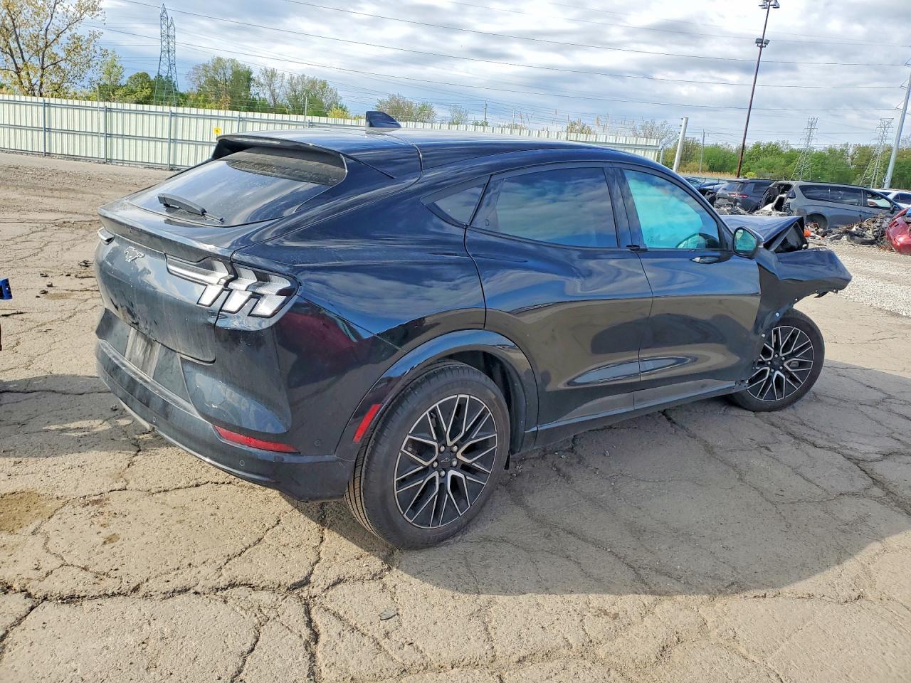 2024 Ford Mustang Mach-E Premium - Фото 3