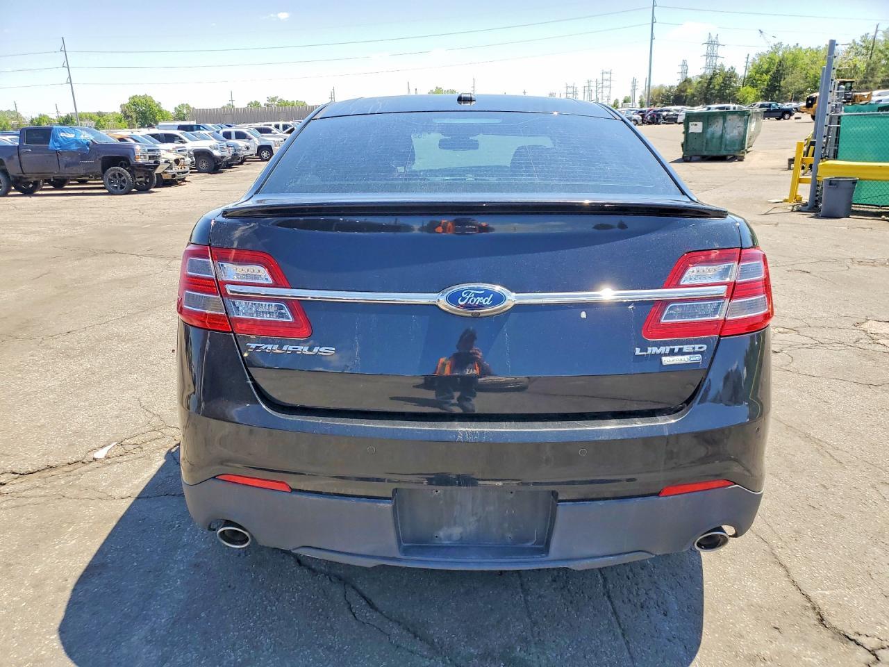 2014 Ford Taurus Limited - Image 6