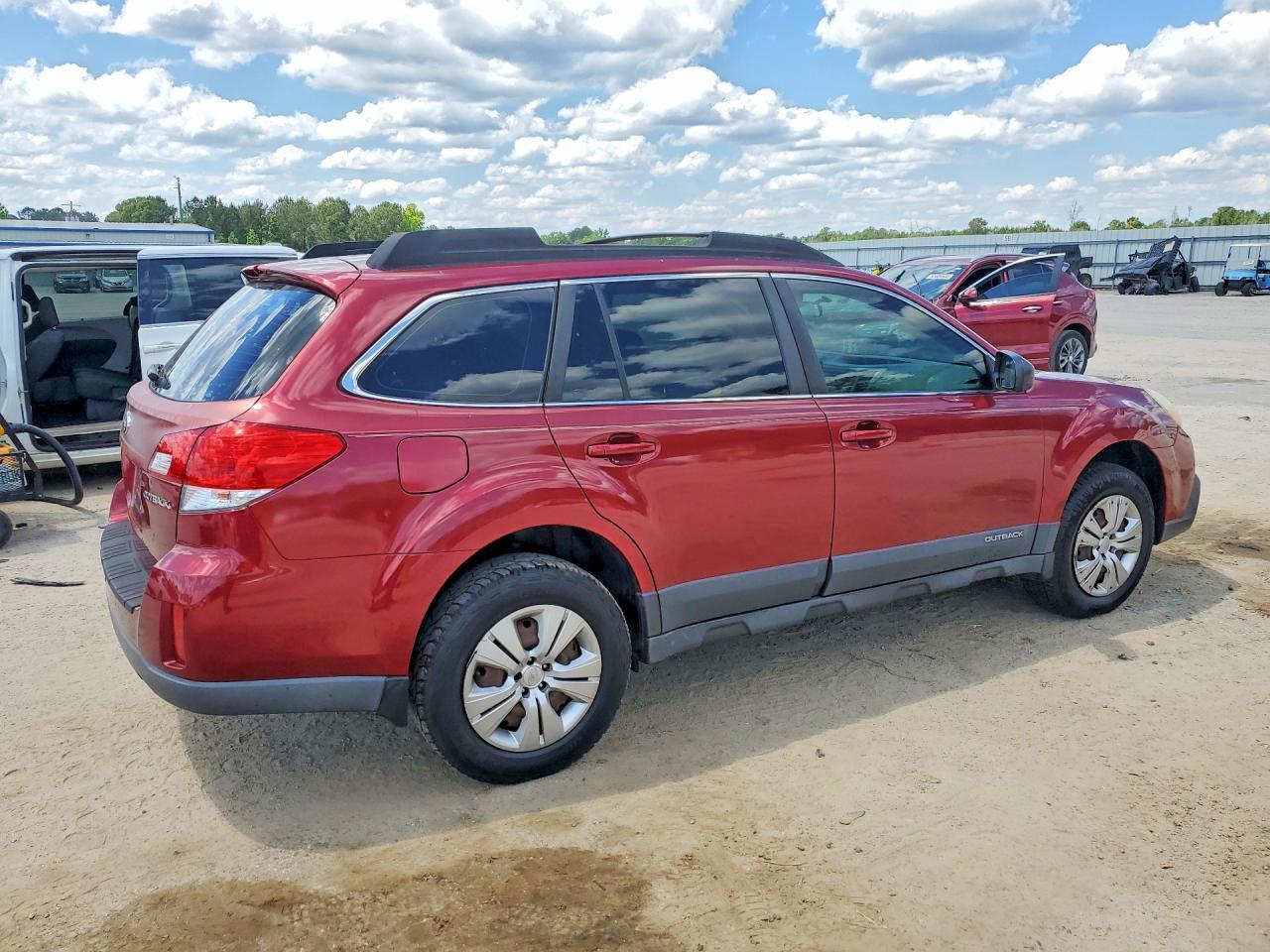 2013 Subaru Outback 2.5I - Image 3