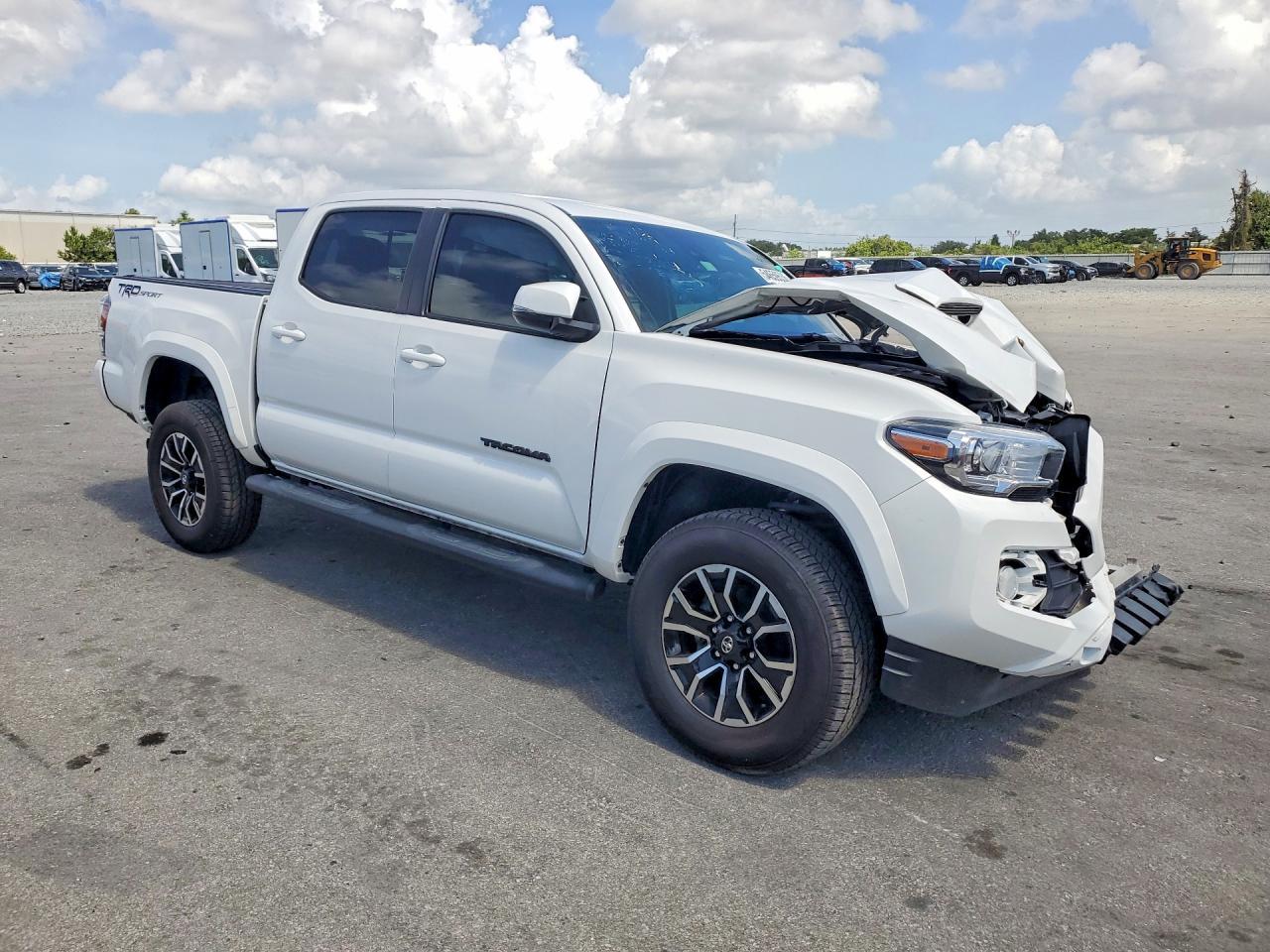 2023 Toyota Tacoma Trd Sport - Image 4