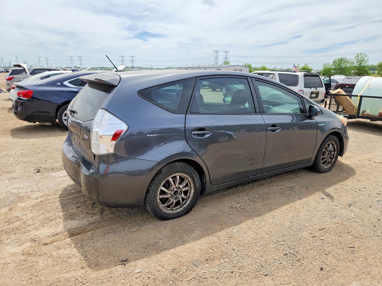 2013 Toyota Prius V Three - Фото 3