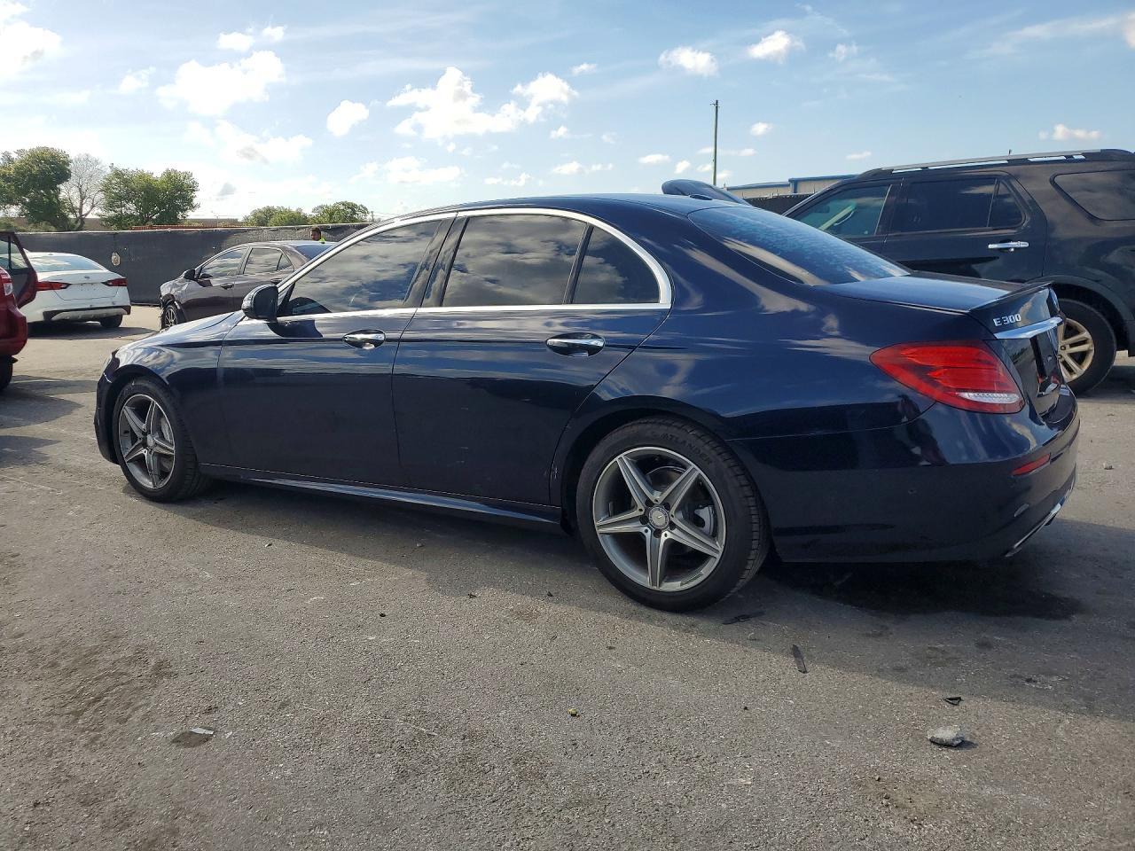 2017 Mercedes-Benz E 300 - Фото 2