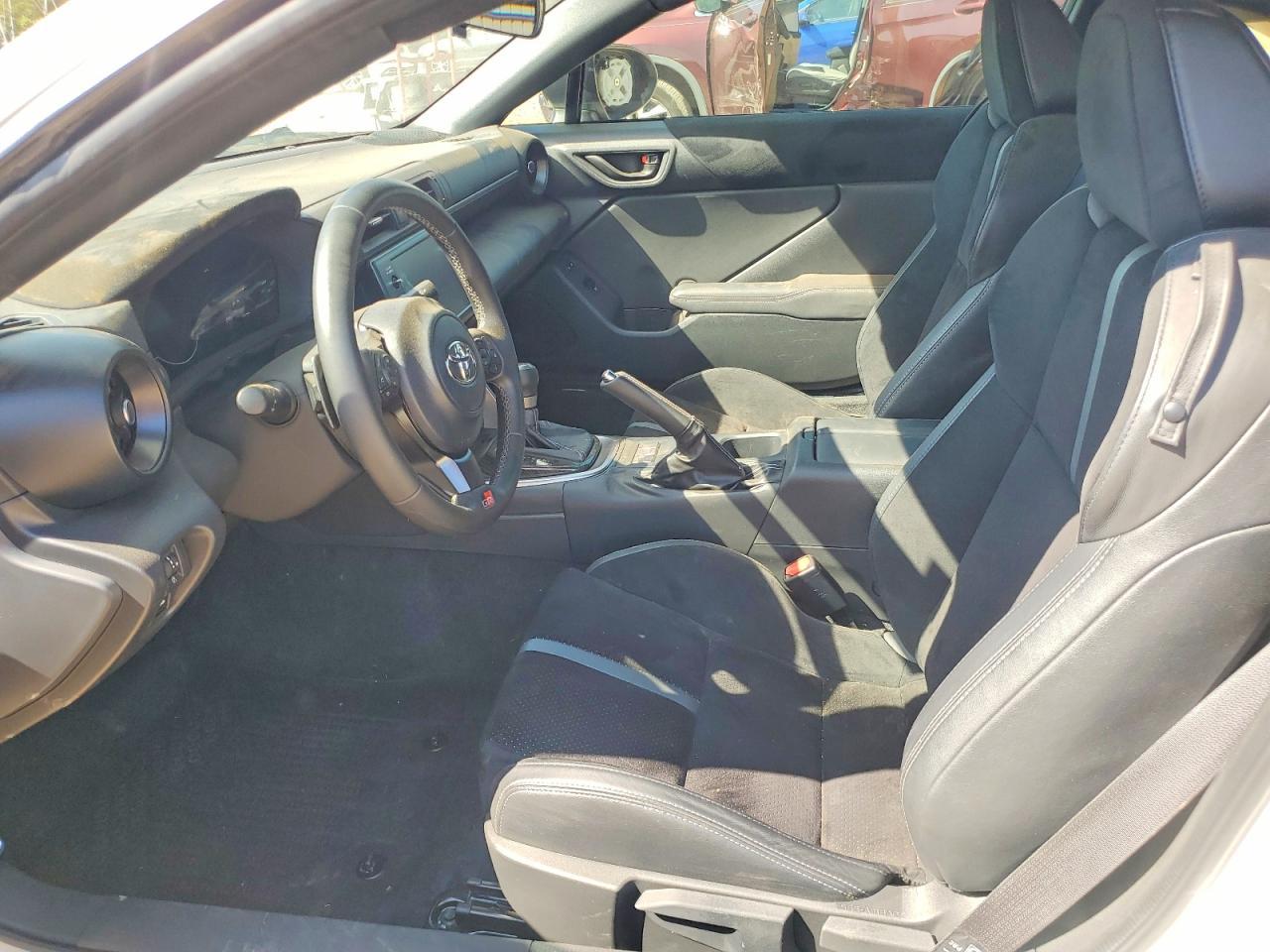2023 Toyota Gr 86 Premium - Image 7