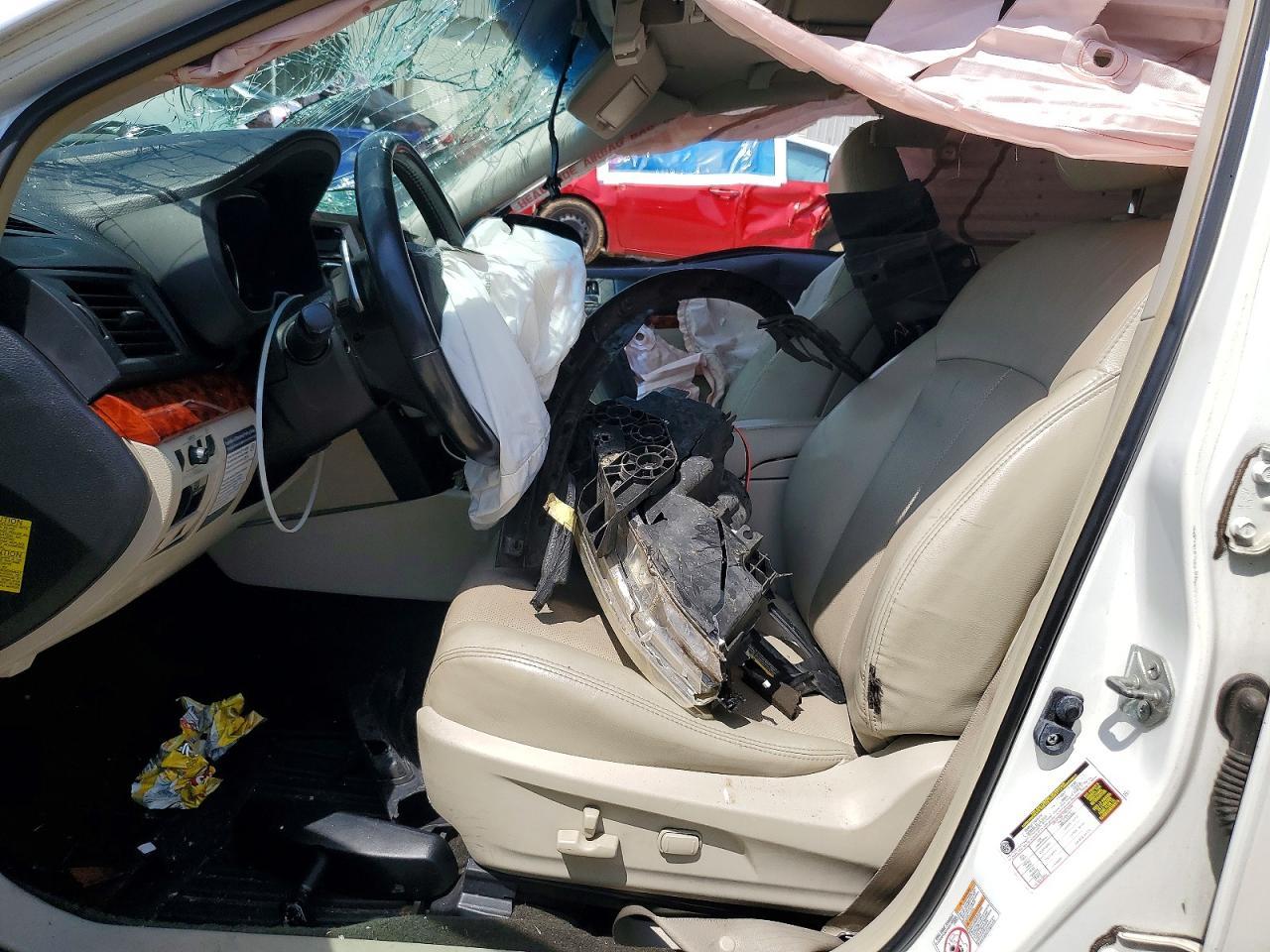 2012 Subaru Outback 2.5I Limited - Image 7