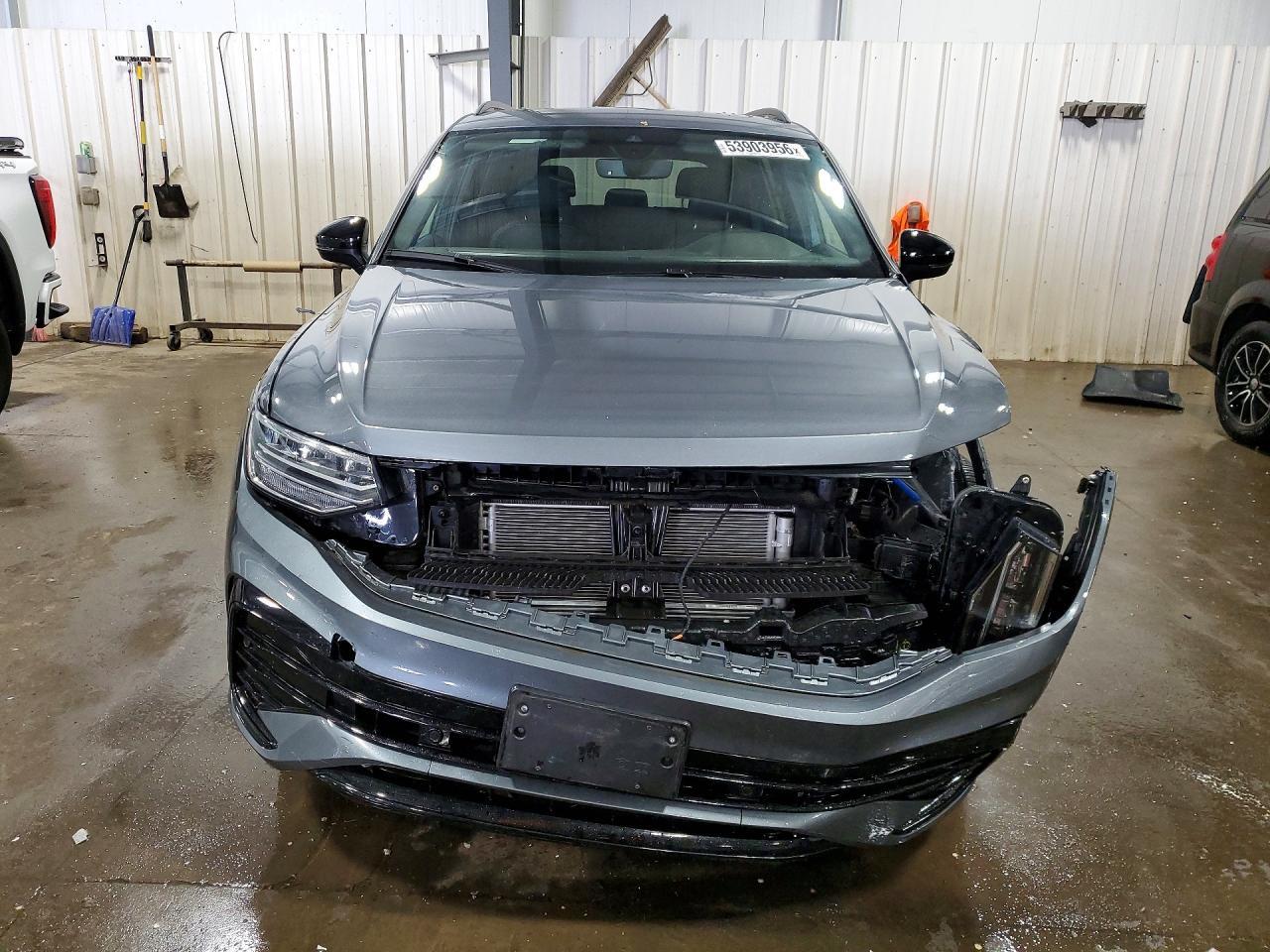 2024 Volkswagen Tiguan Se R-Line Black - Image 5