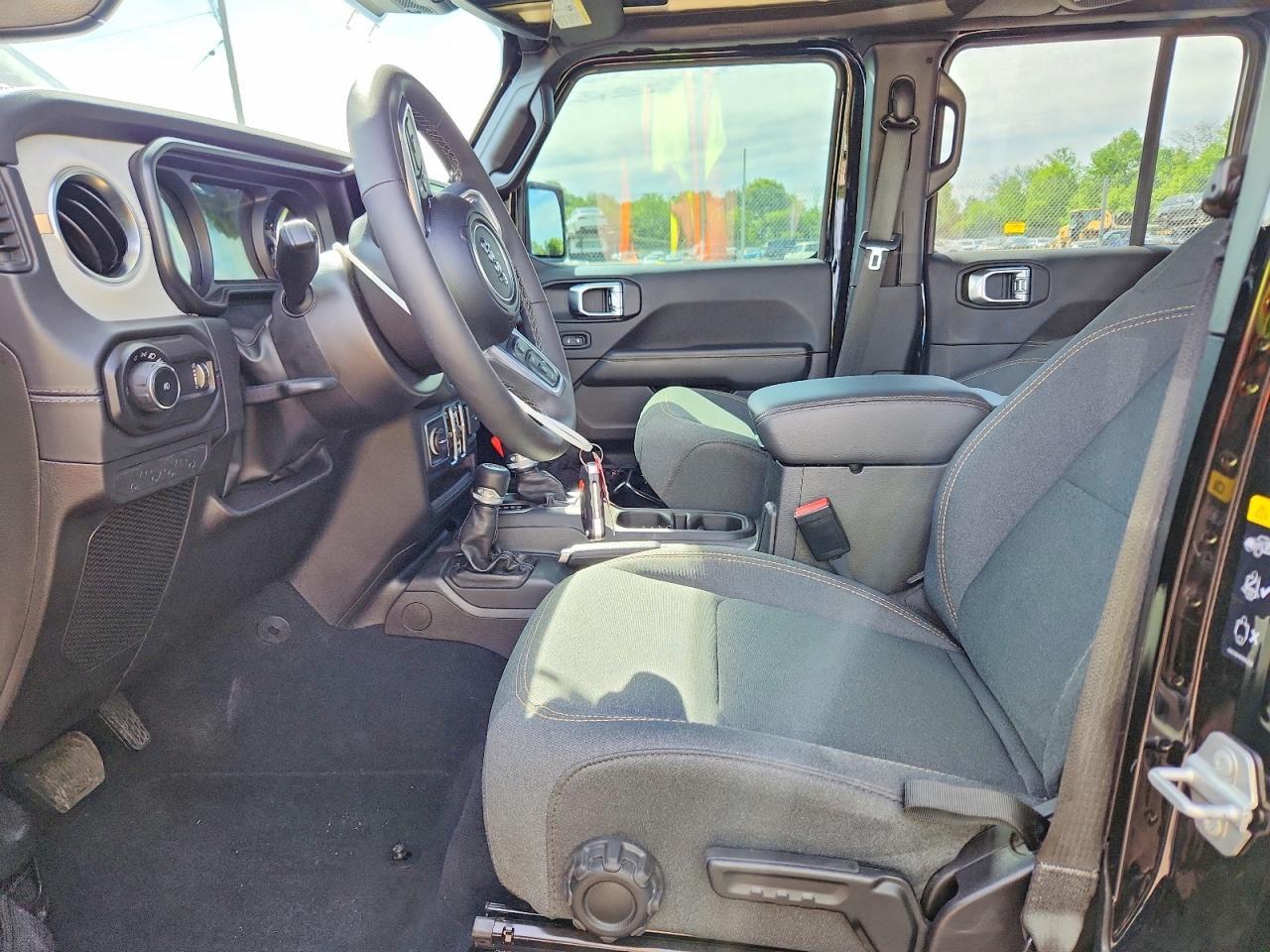 2025 Jeep Wrangler Sahara - Image 7