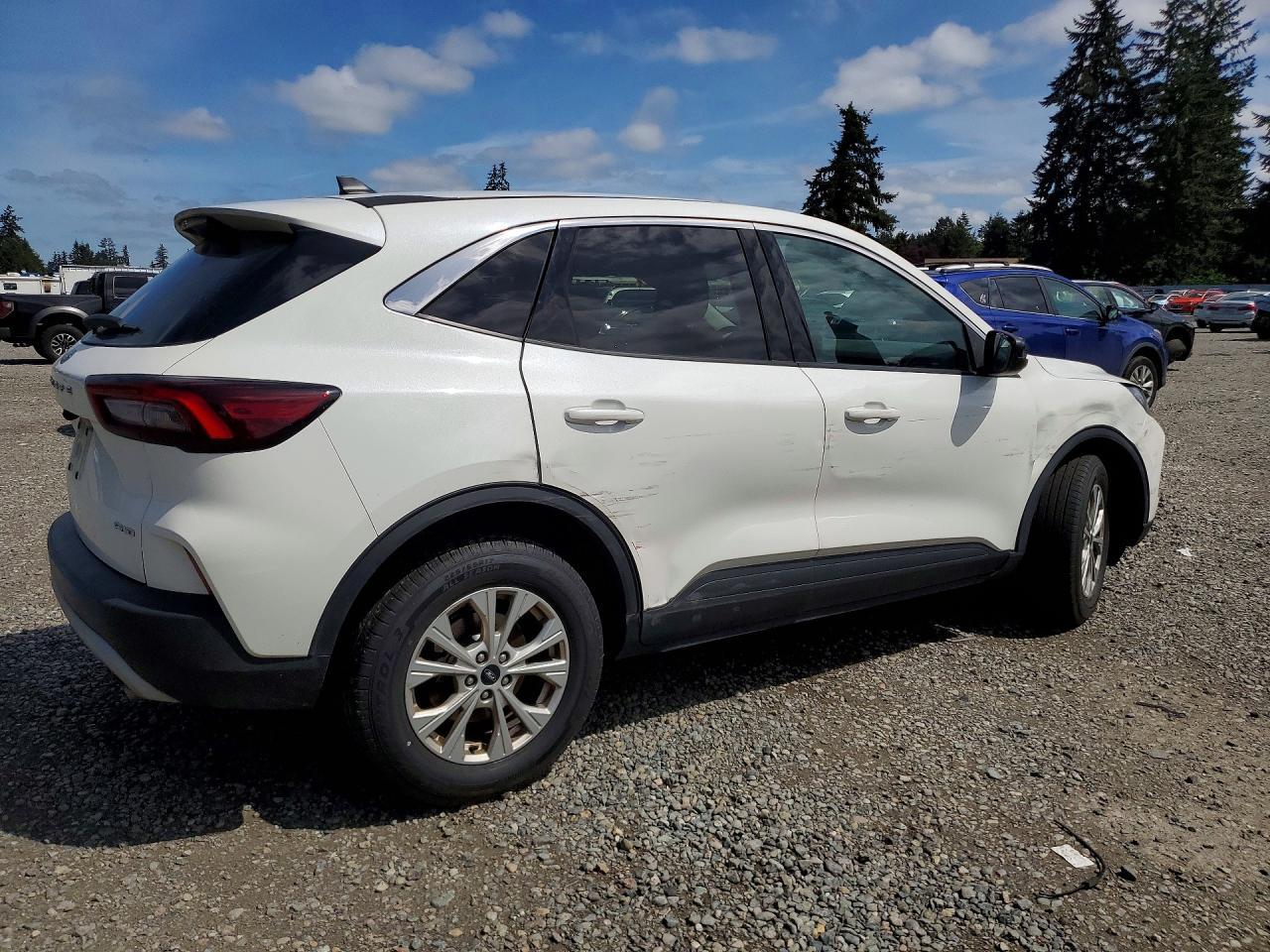 2023 Ford Escape Active - Image 3