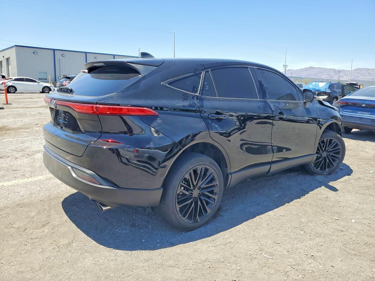 2021 Toyota Venza Le - Image 3