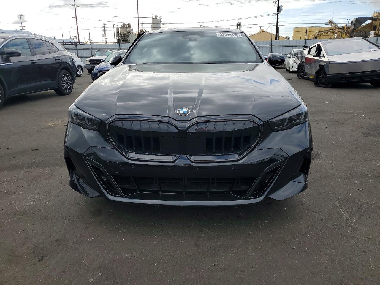 2025 BMW 530 I - Фото 5