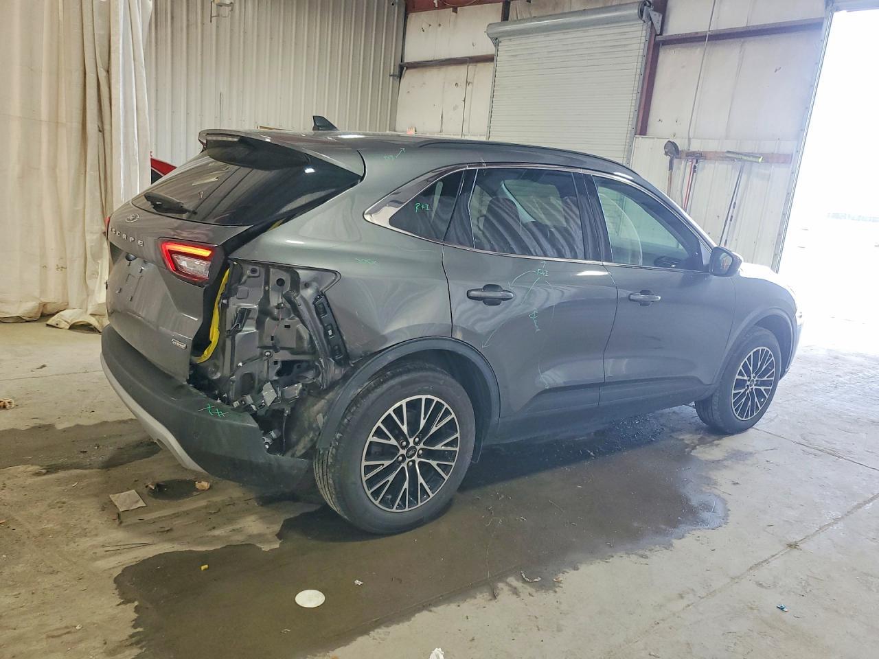 2025 Ford Escape - Image 3