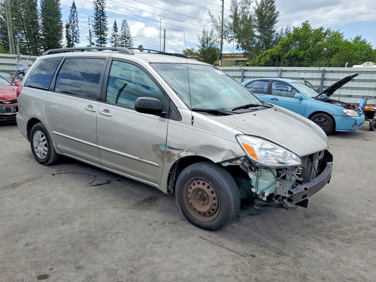 2004 Toyota Sienna Le 7 Passenger - Фото 4
