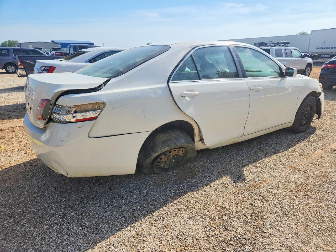 2011 Toyota Camry Base - Фото 3