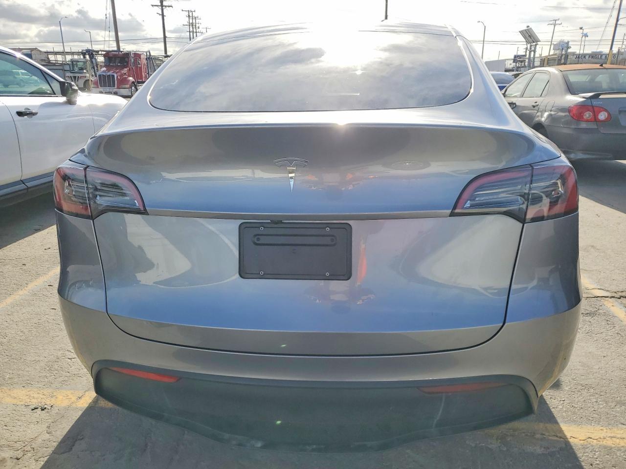 2025 Tesla Model Y - Image 6