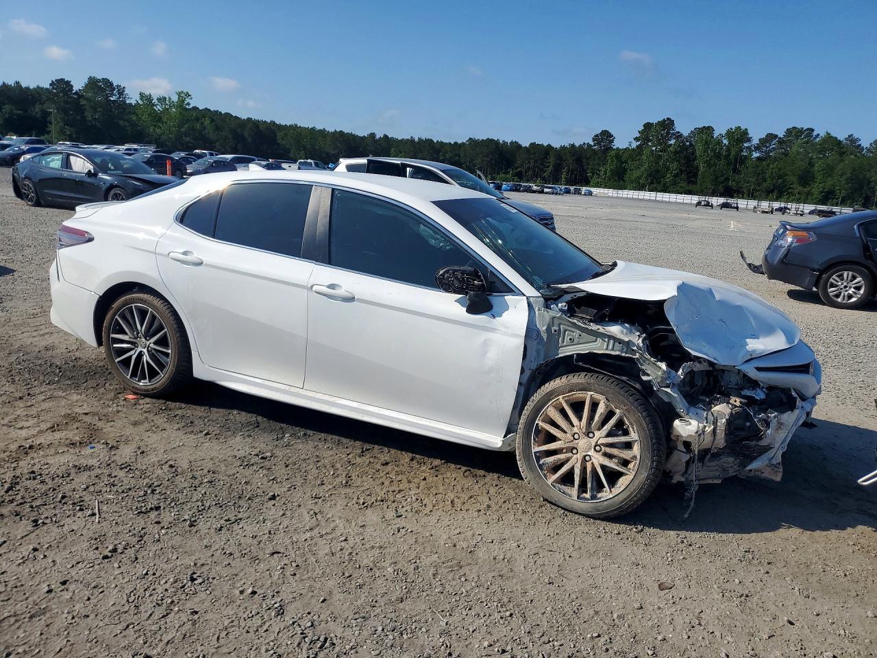 2021 Toyota Camry Se - Image 4