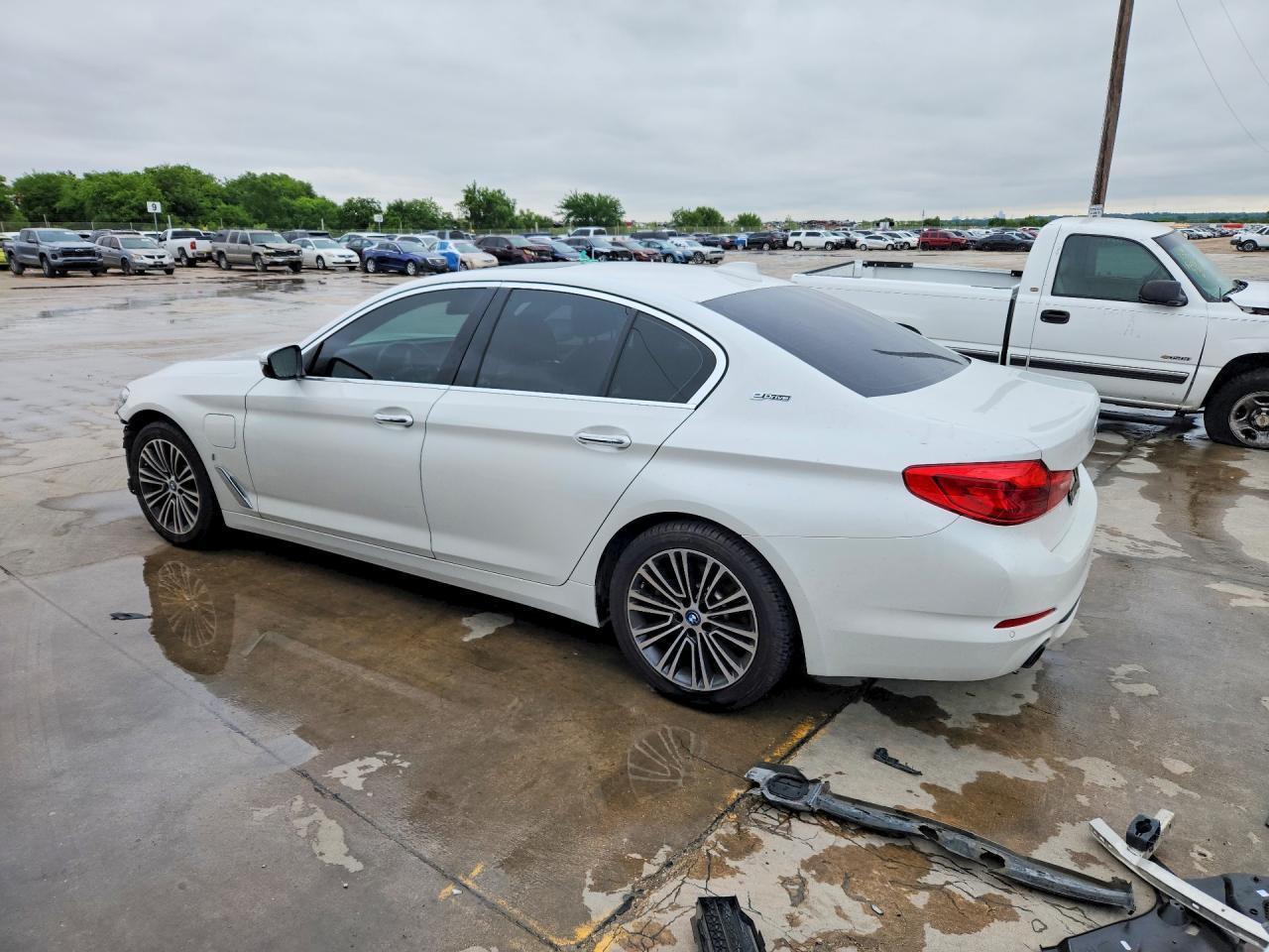2018 BMW 530E - Фото 2