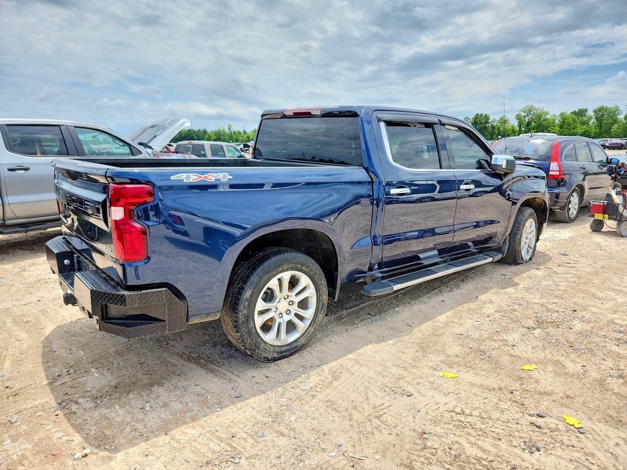 2023 Chevrolet Silverado K1500 Ltz - Фото 3