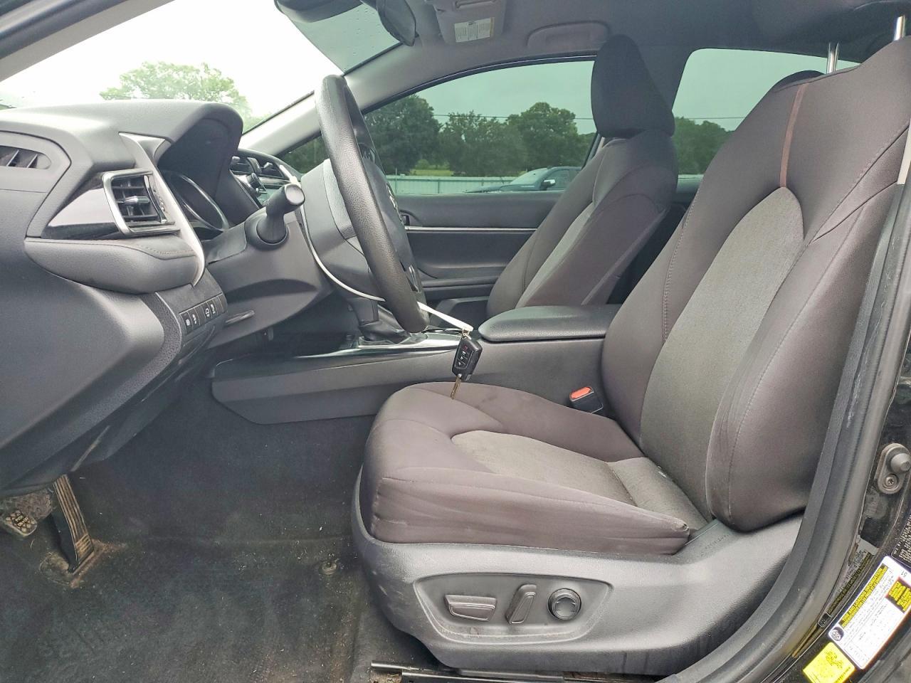 2020 Toyota Camry Le - Фото 7