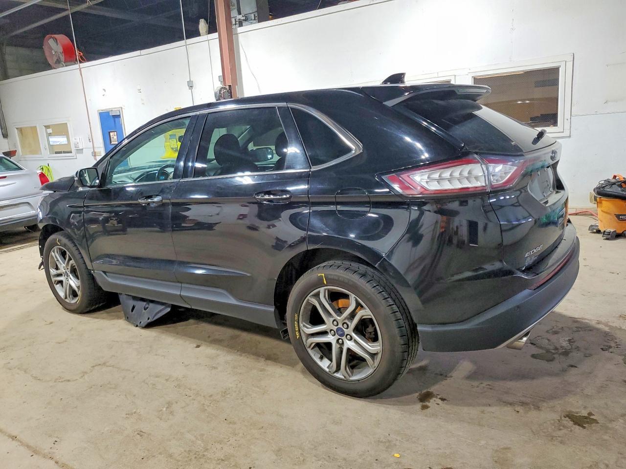 2016 Ford Edge Titanium - Фото 2