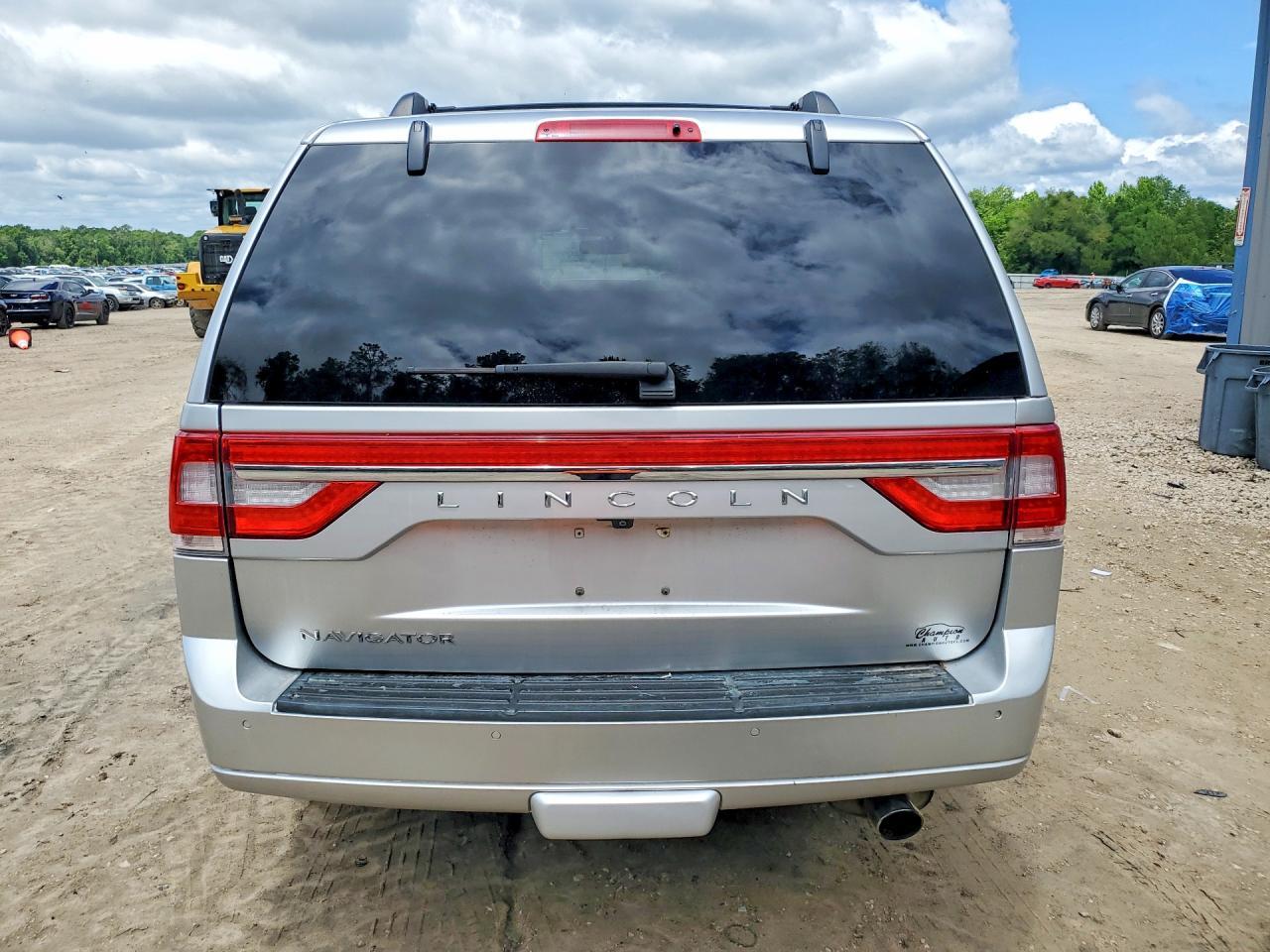 2017 Lincoln Navigator Select - Image 6
