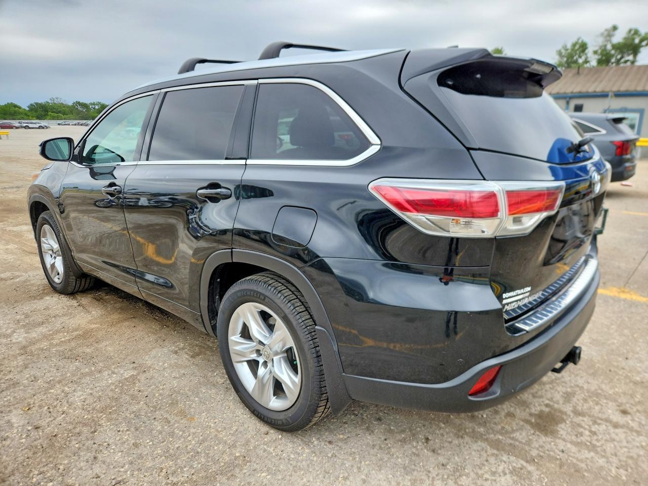 2015 Toyota Highlander Limited - Image 2