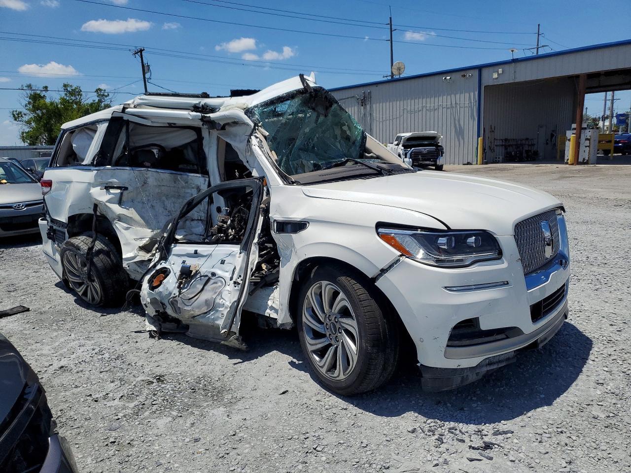 2023 Lincoln Navigator Reserve - Image 4