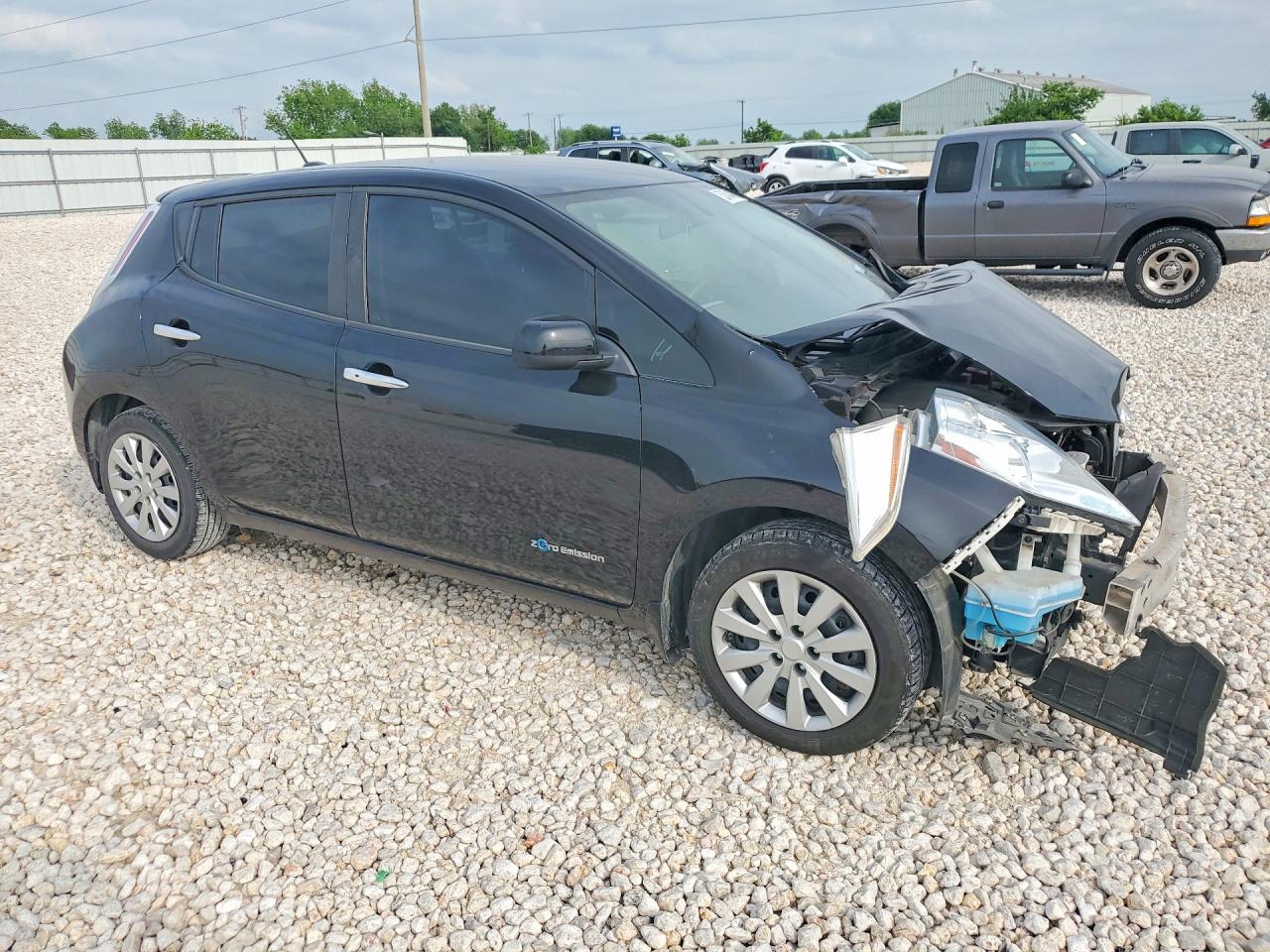 2017 Nissan Leaf S - Image 4