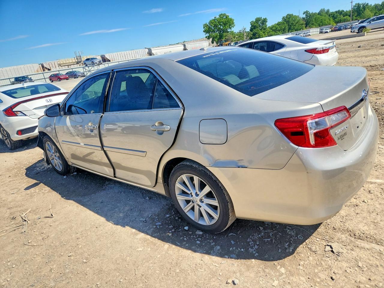 2013 Toyota Camry Xle - Image 2