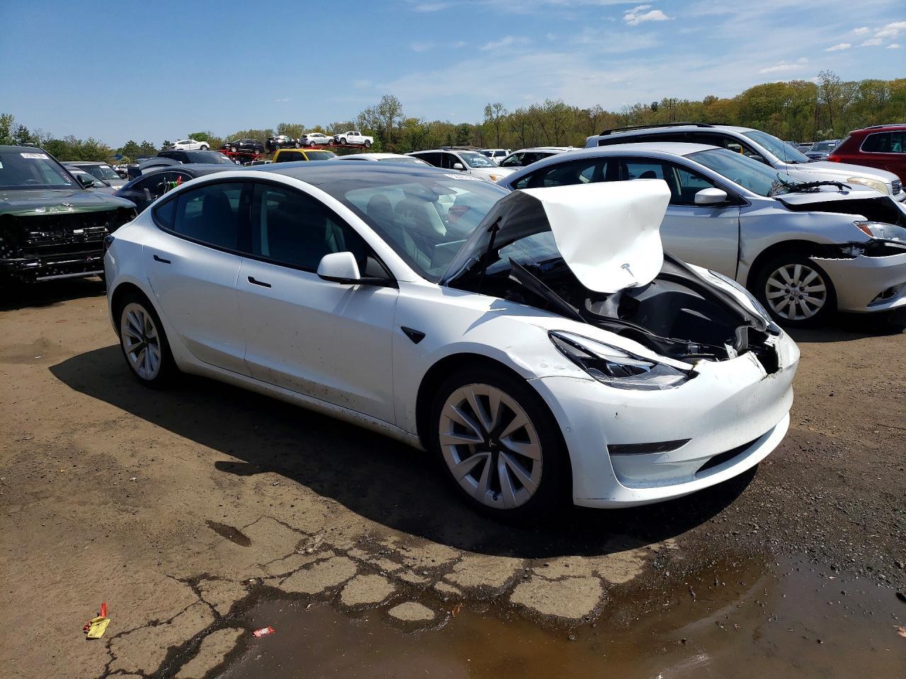2022 Tesla Model 3 - Фото 4