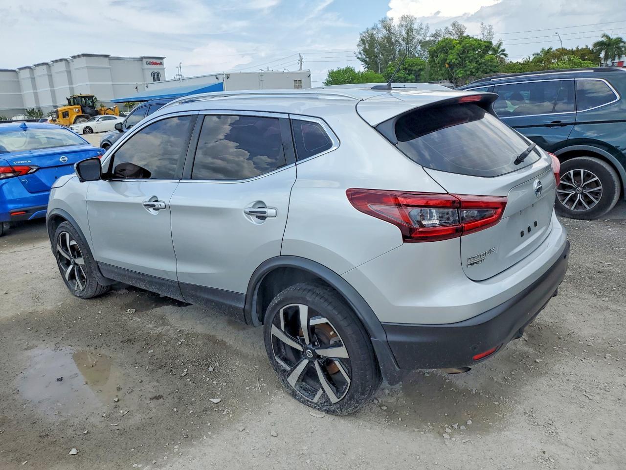 2017 Nissan Rogue Sport S - Фото 2