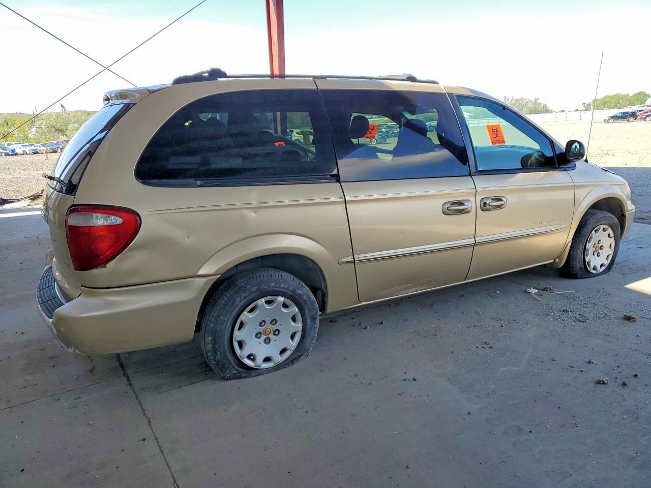 2001 Chrysler Town & Country Lx - Image 3