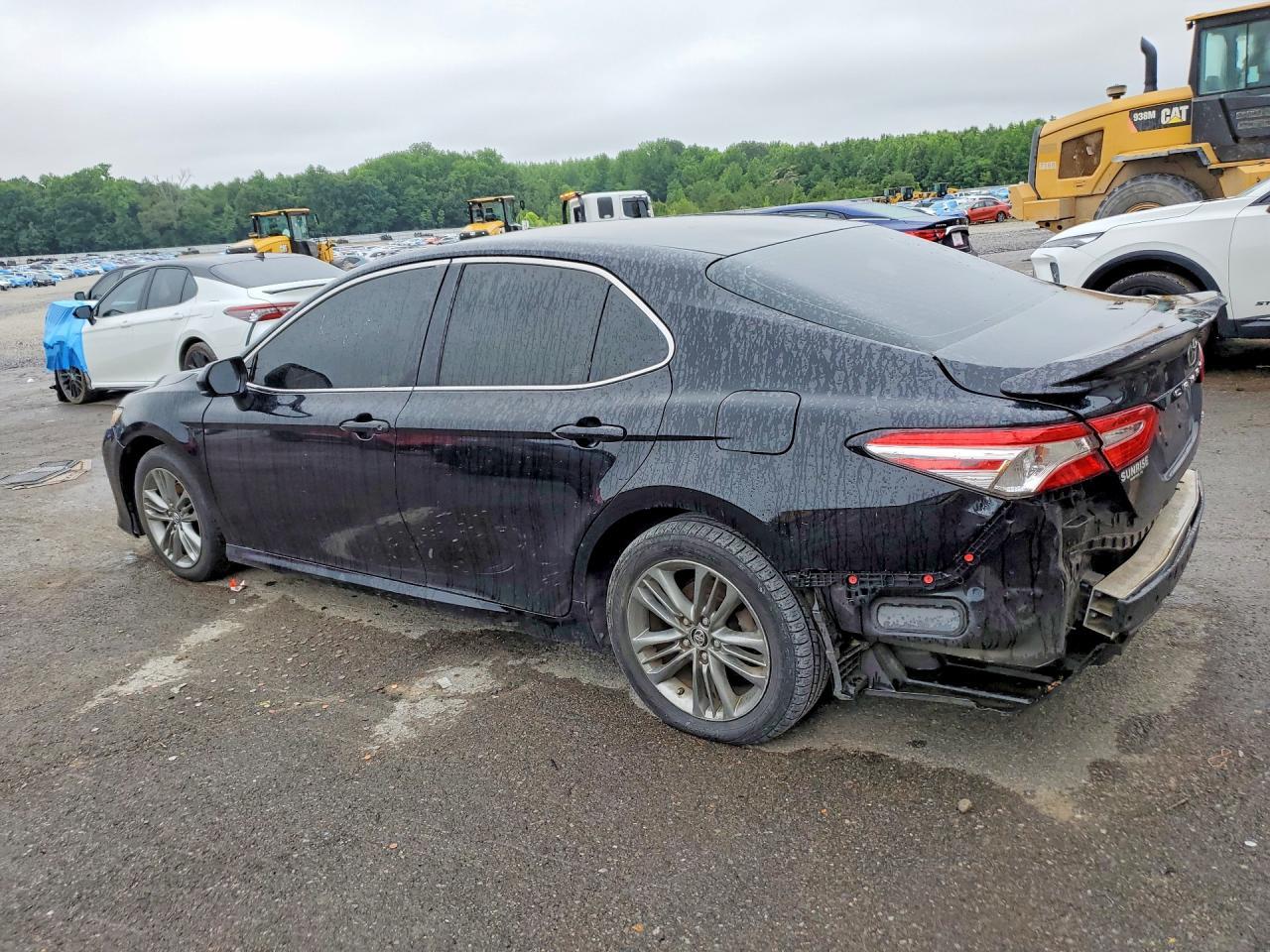 2018 Toyota Camry Le - Фото 2