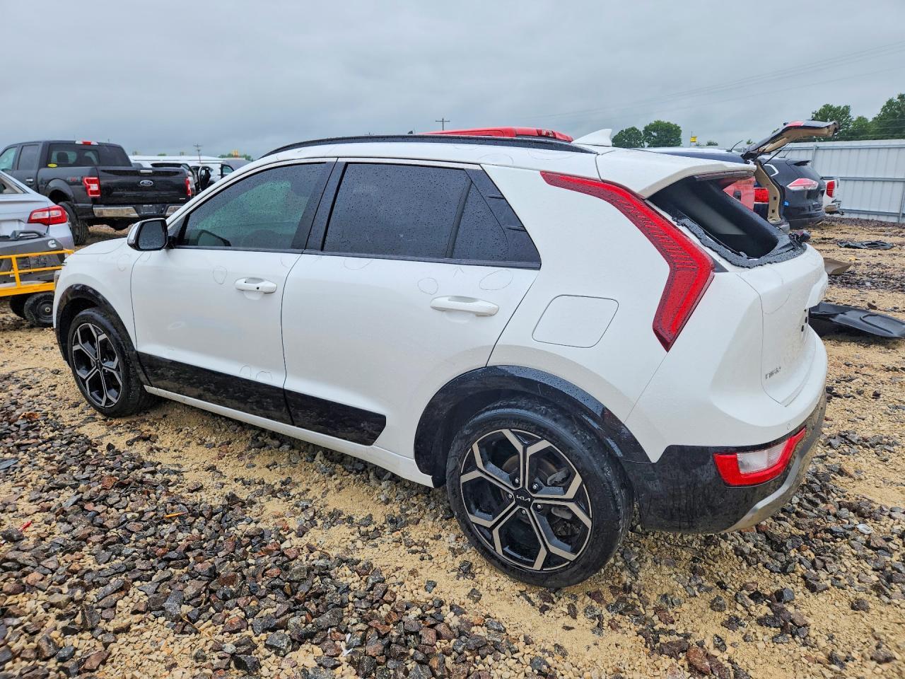 2023 Kia Niro Ex - Image 2
