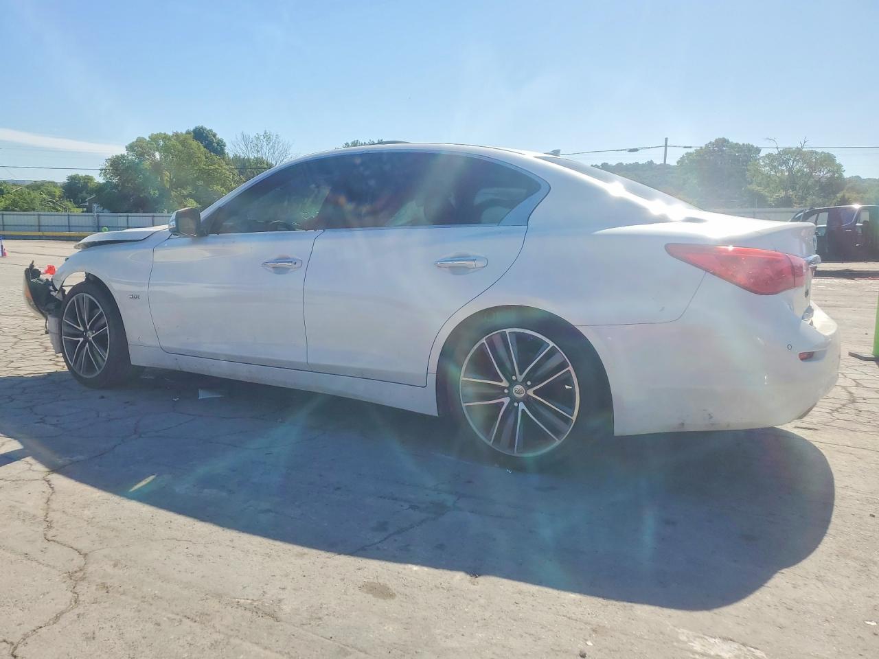 2016 Infiniti Q50 3.0T Premium - Фото 2
