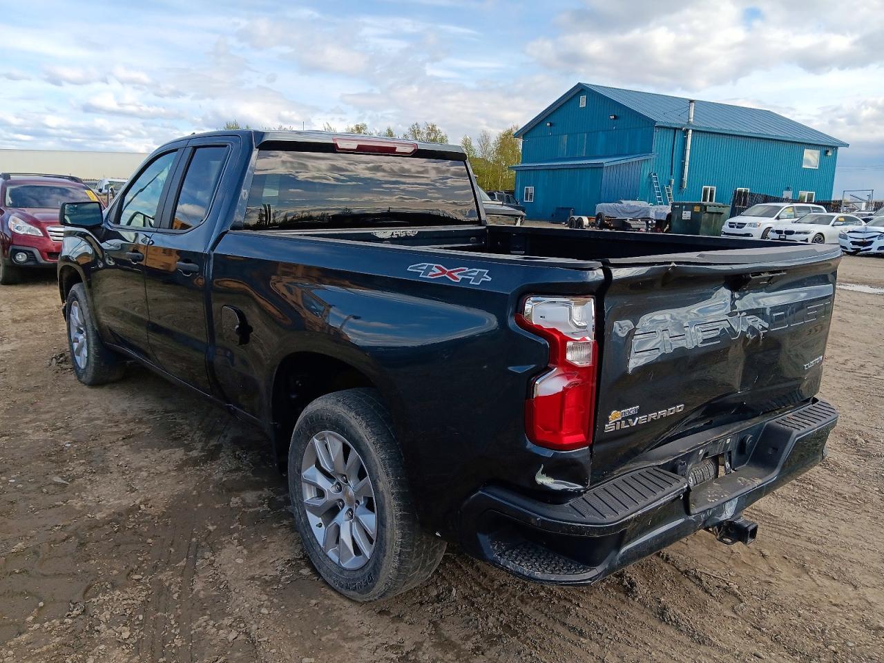 2021 Chevrolet Silverado K1500 Custom - Фото 2