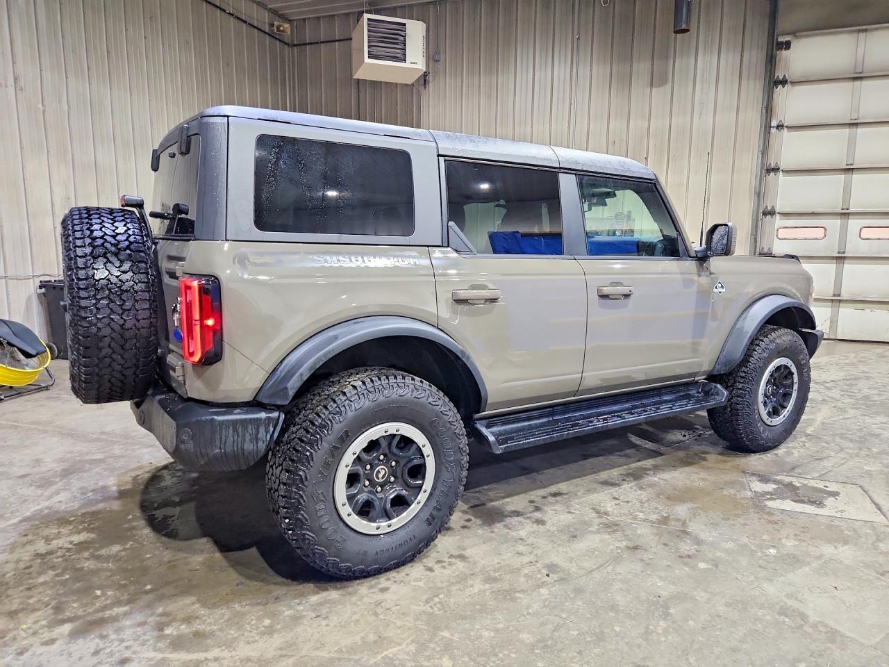 2025 Ford Bronco Outer Banks - Image 3