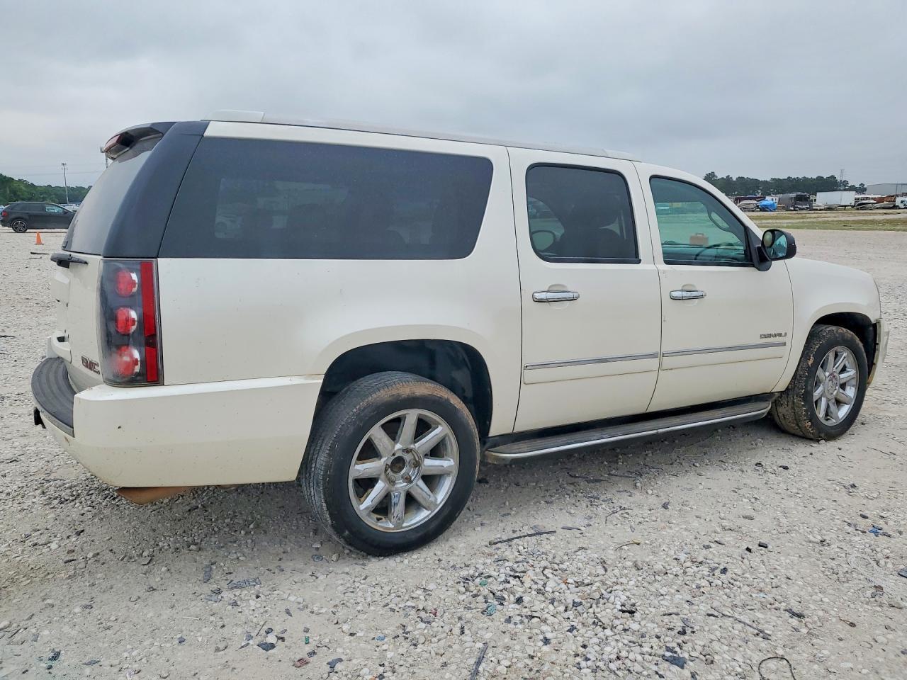 2012 GMC Yukon Xl Denali - Image 3