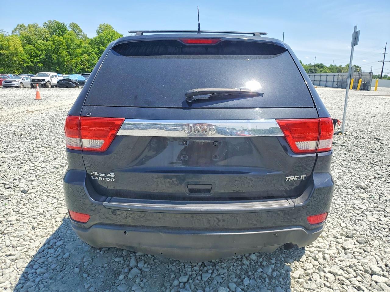 2012 Jeep Grand Cherokee Laredo - Image 6