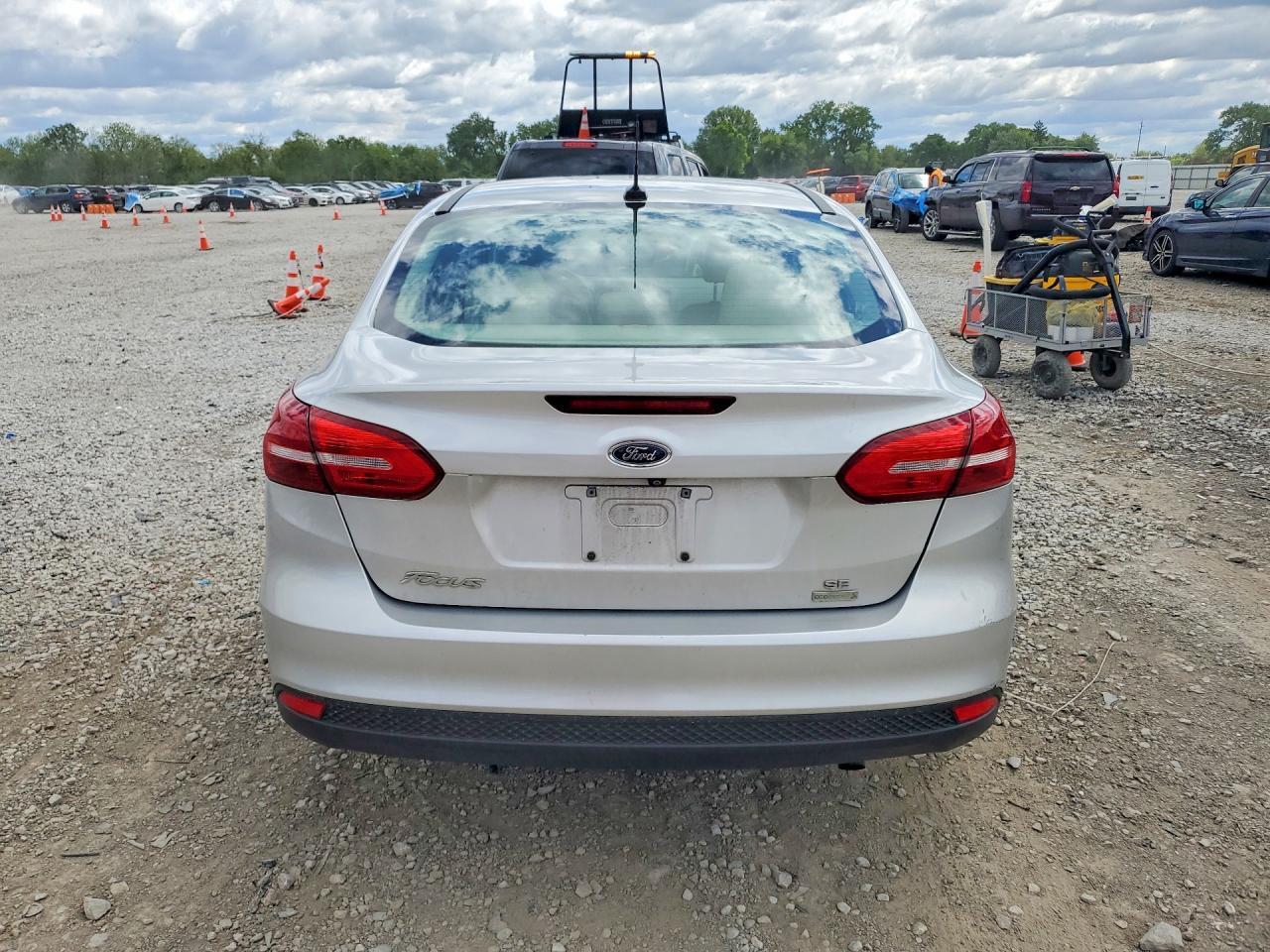 2017 Ford Focus Se - Image 6
