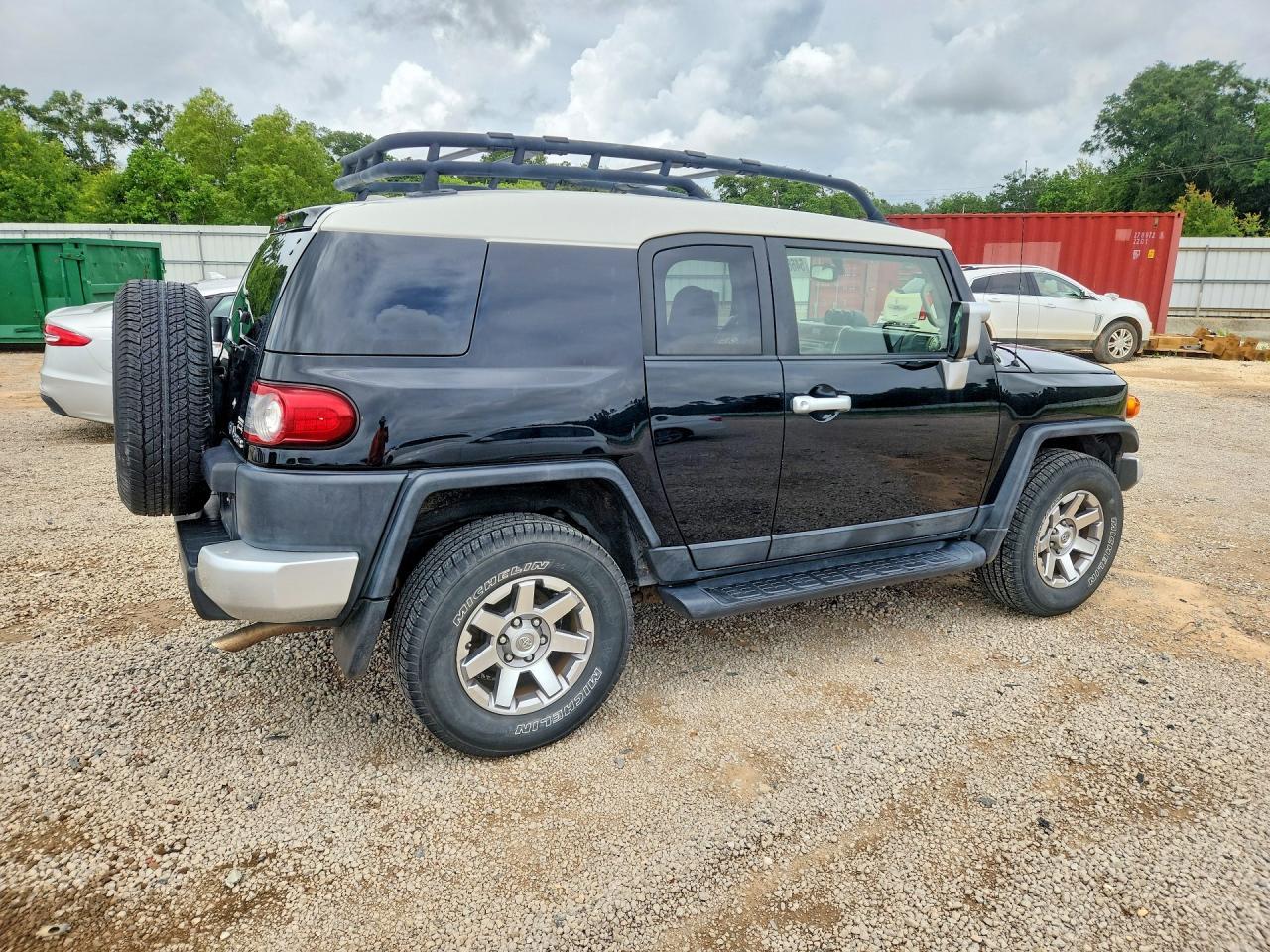 2014 Toyota Fj Cruiser Base - Image 3