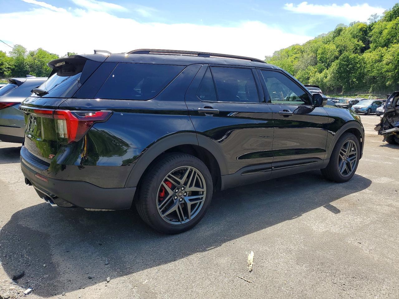 2025 Ford Explorer St - Image 3