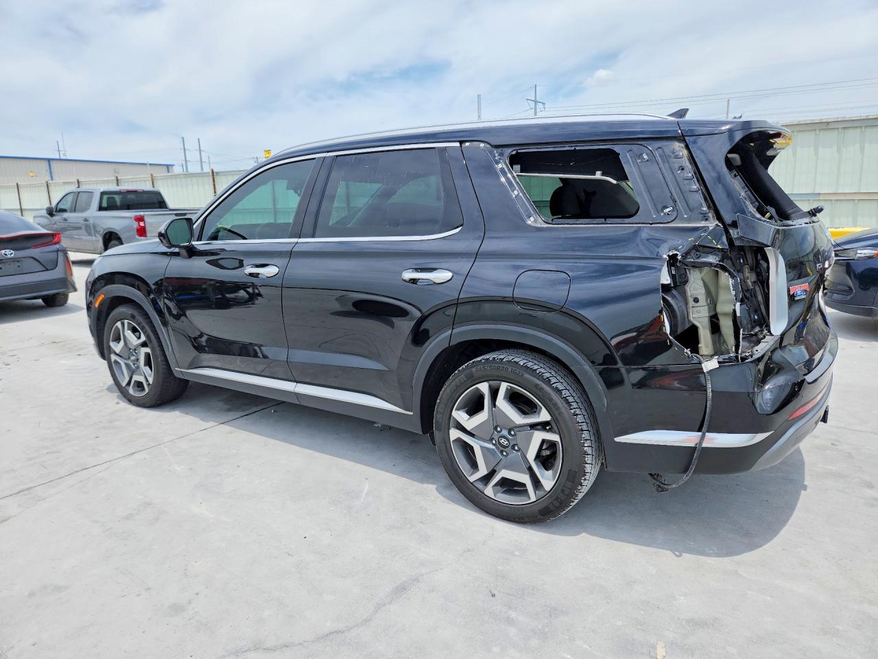 2024 Hyundai Palisade Limited - Image 2