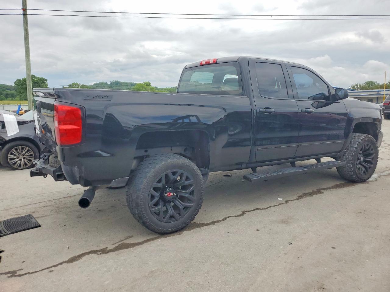 2017 Chevrolet Silverado K1500 Lt - Image 3