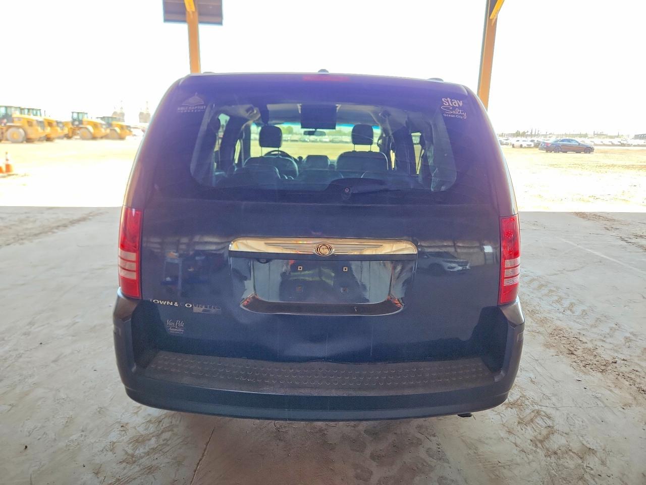 2008 Chrysler Town & Country Touring - Image 6