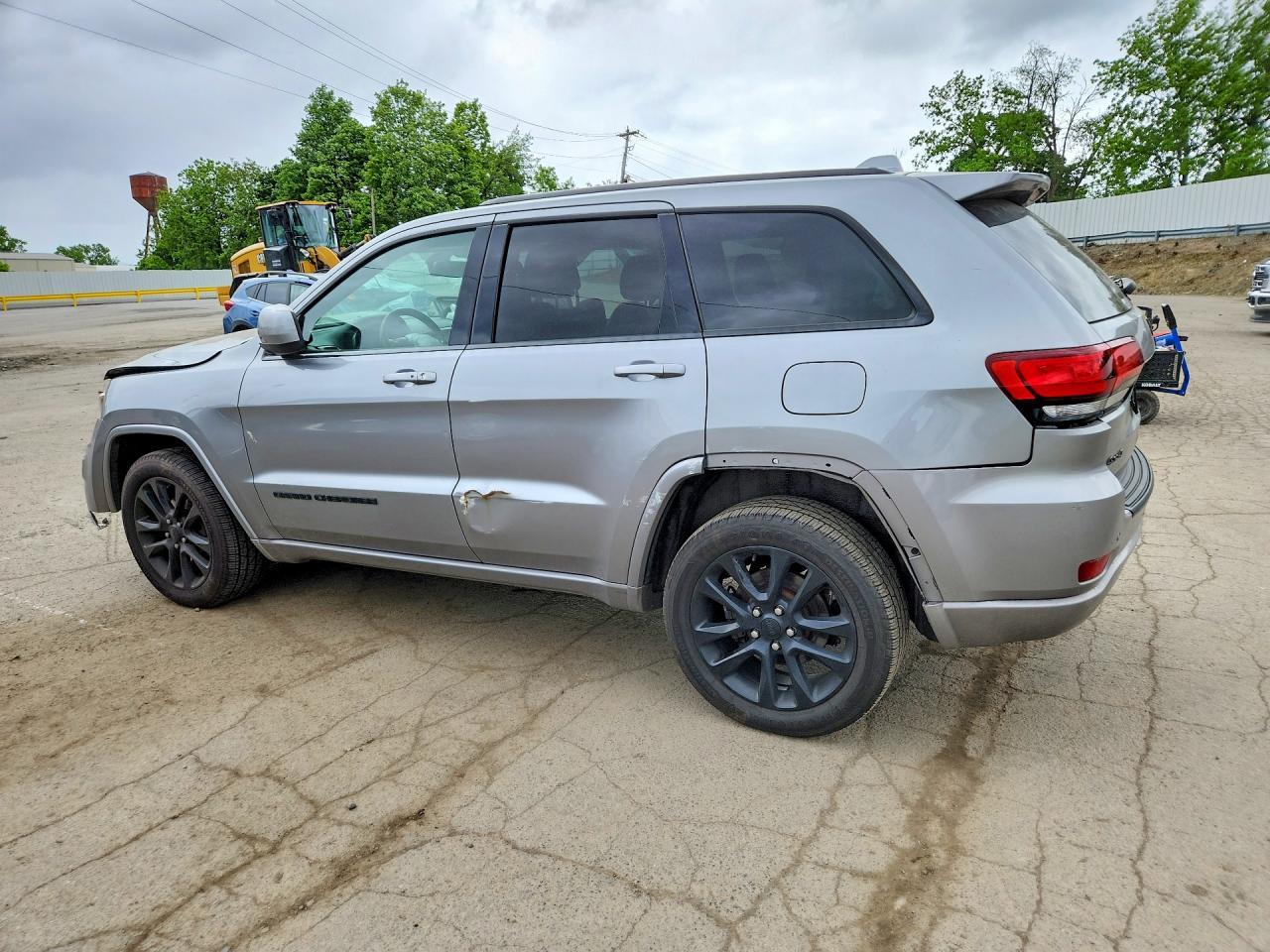 2020 Jeep Grand Cherokee Laredo - Image 2