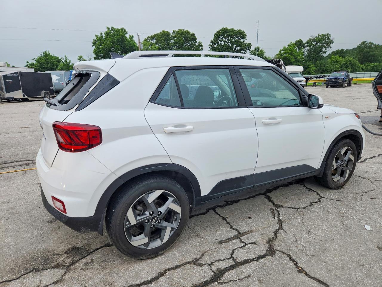 2021 Hyundai Venue Sel - Image 3