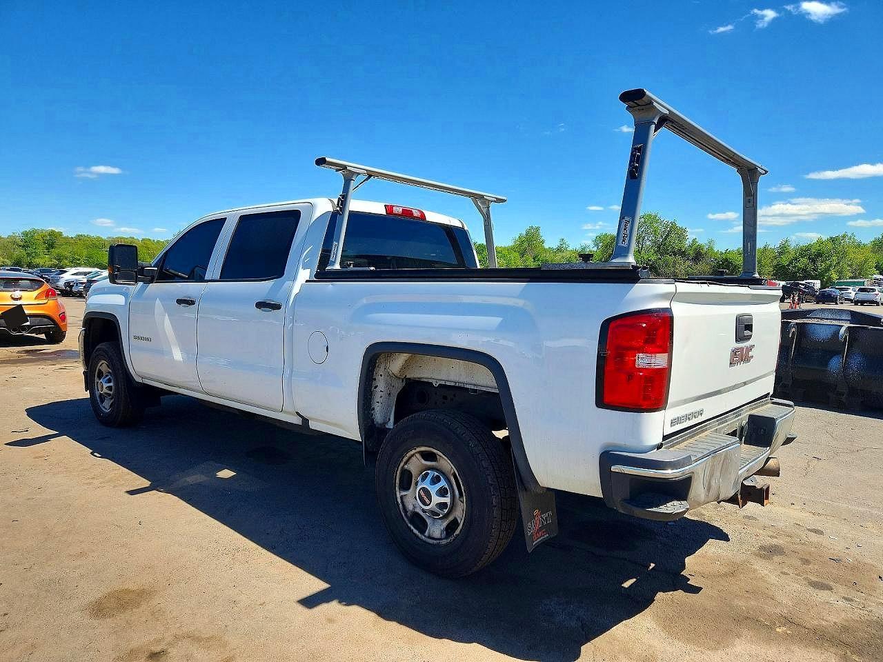 2017 GMC Sierra K2500 Heavy Duty - Фото 2