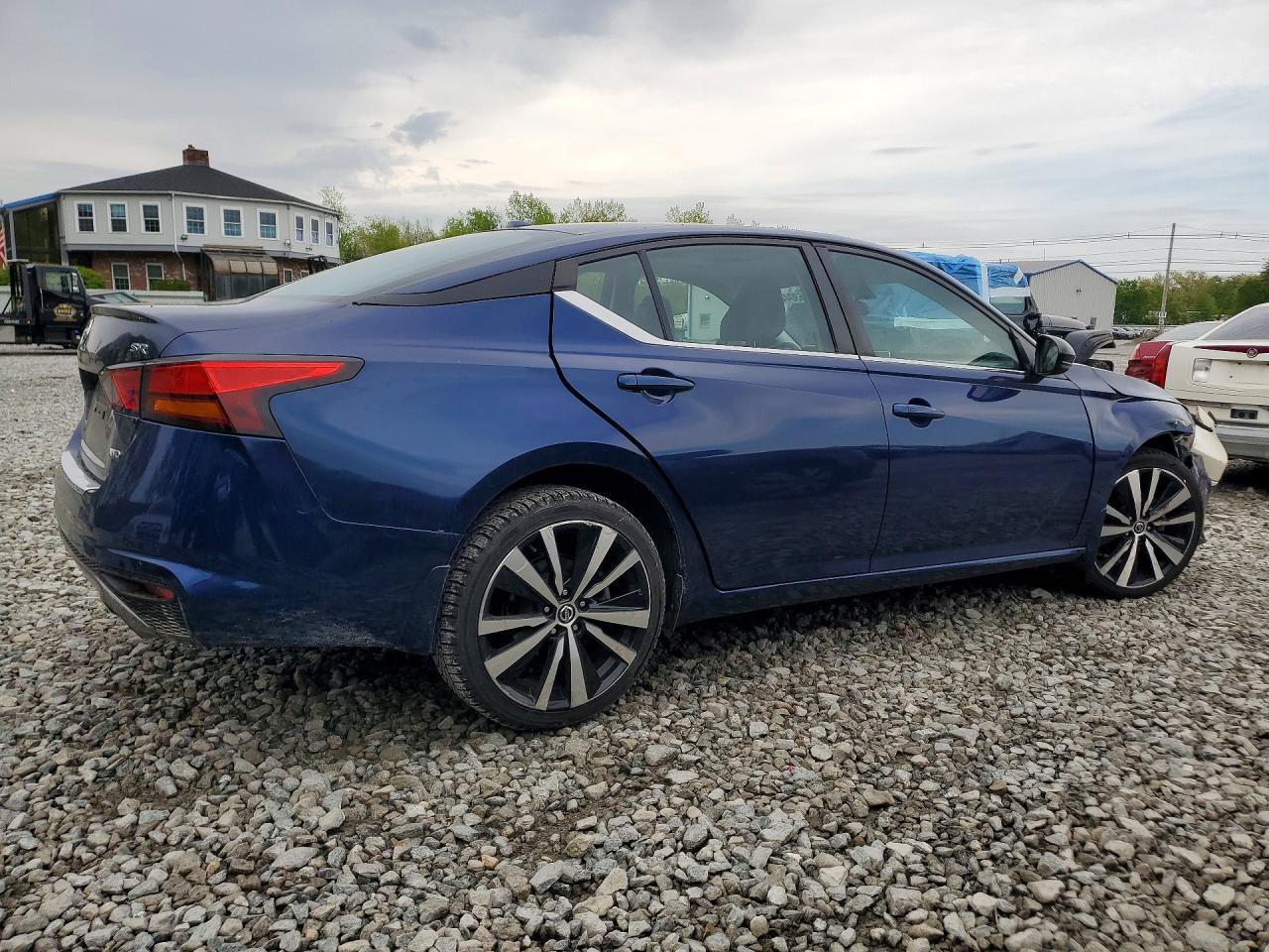 2021 Nissan Altima Sr - Фото 3